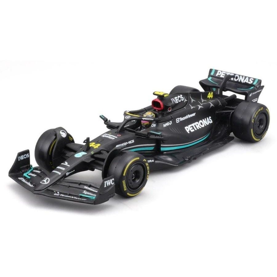 1:43 Race F1 - Mercedes-AMG Petronas Team W14 E Performance (2023) (With Helmet)