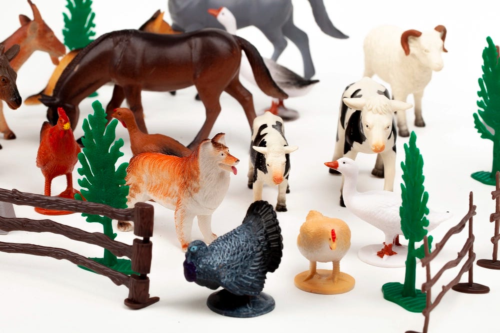 30 pcs farm animal playset in 3.2L bucket