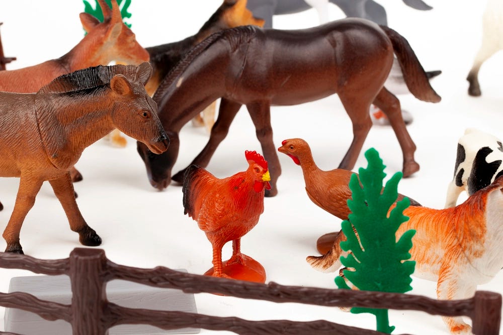 30 pcs farm animal playset in 3.2L bucket