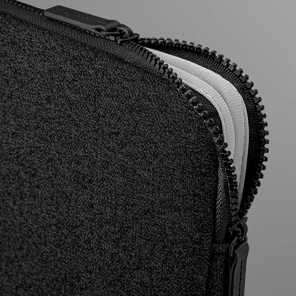 LAUT INFLIGHT SLEEVE for MacBook Pro 16' - Black