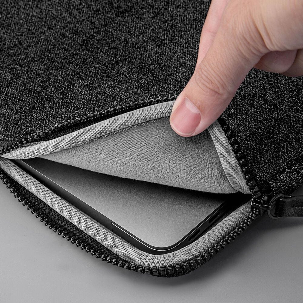 LAUT INFLIGHT SLEEVE for MacBook Pro 16' - Black