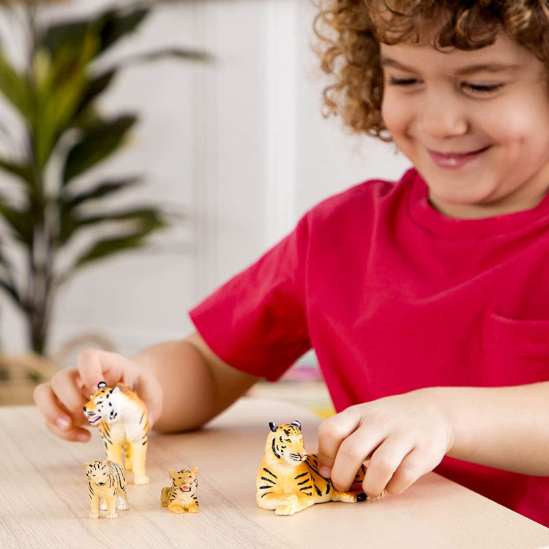 TIGER FAMILY