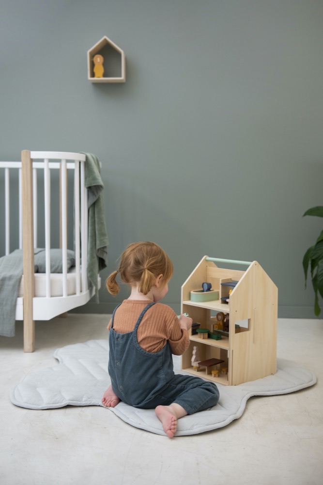 Wooden play house with accessories