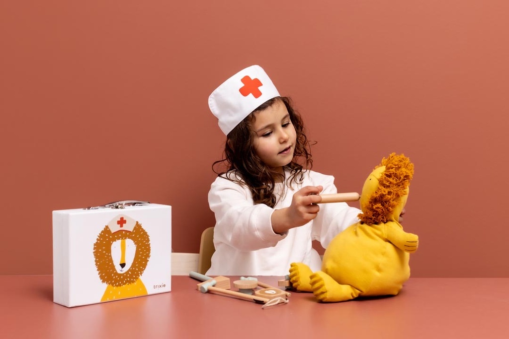 Wooden doctor set