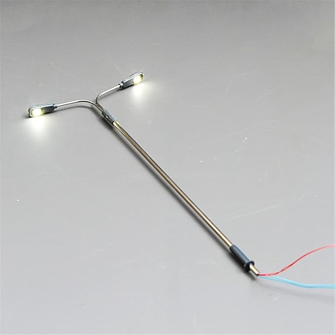 Street Light Double Head Model 1:300 1Pcs