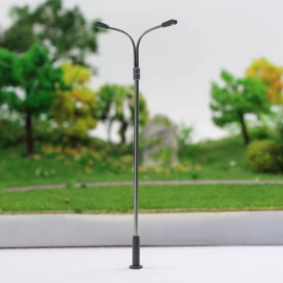 Street Light Double Head Model 1:300 1Pcs
