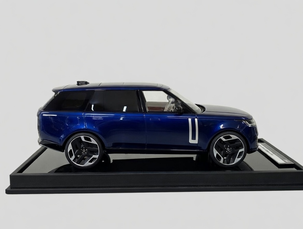 Land Rover Autobiography Blue 1:18 - with acrylic 