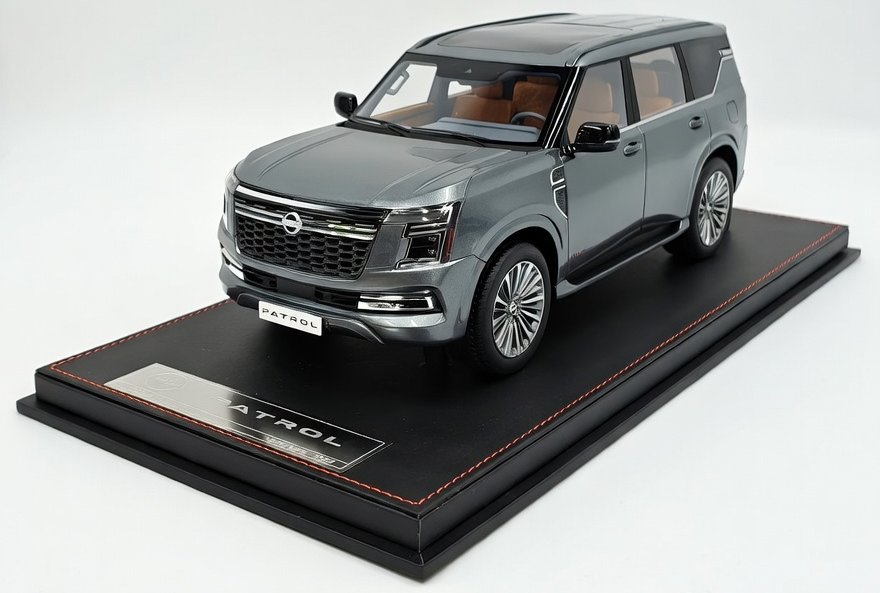 Nissan Patrol (Gray) 1:18 