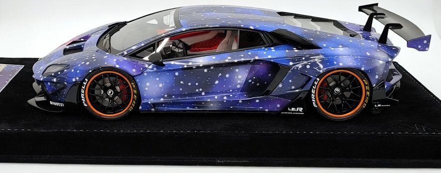 Lamborghini Aventador 1:18 Violet