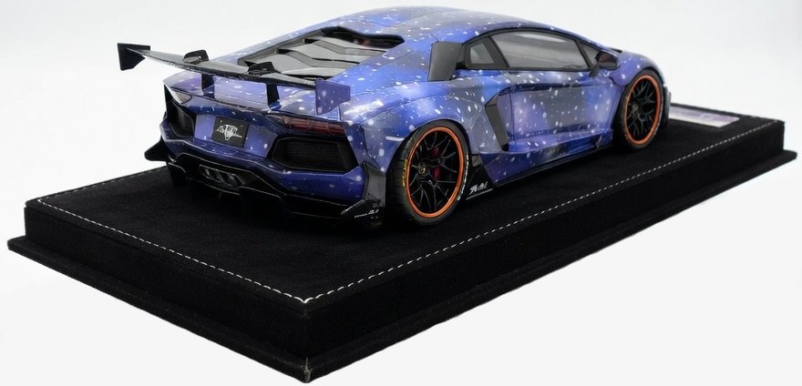 Lamborghini Aventador 1:18 Violet