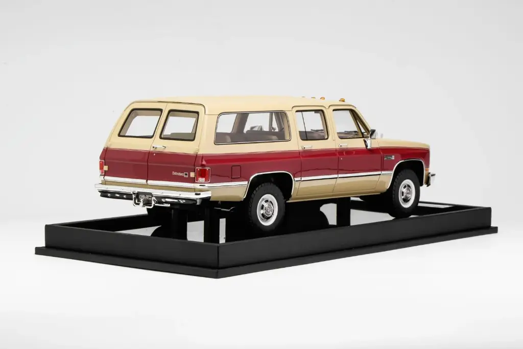 1:18 Scale Model - GMC Suburban 1984 - Beige w/ Red - Limited Edition