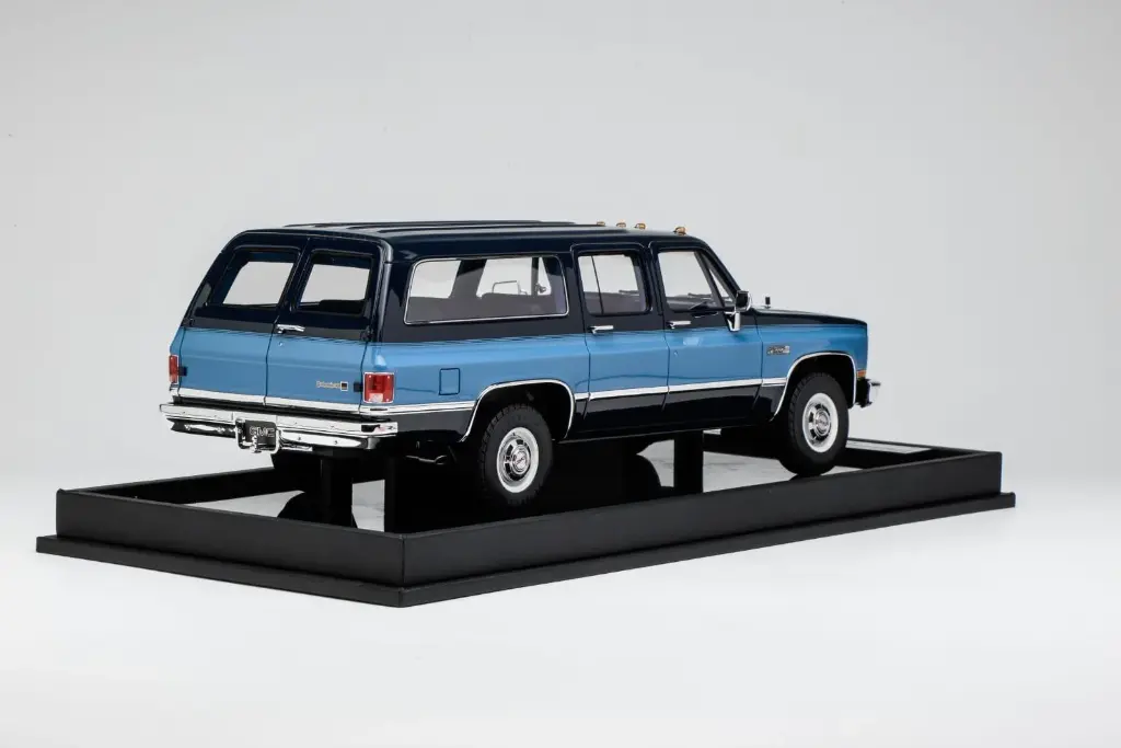 1:18 Scale Model - GMC Suburban 1984  - Dark Blue w/ Blue - Limited Edition