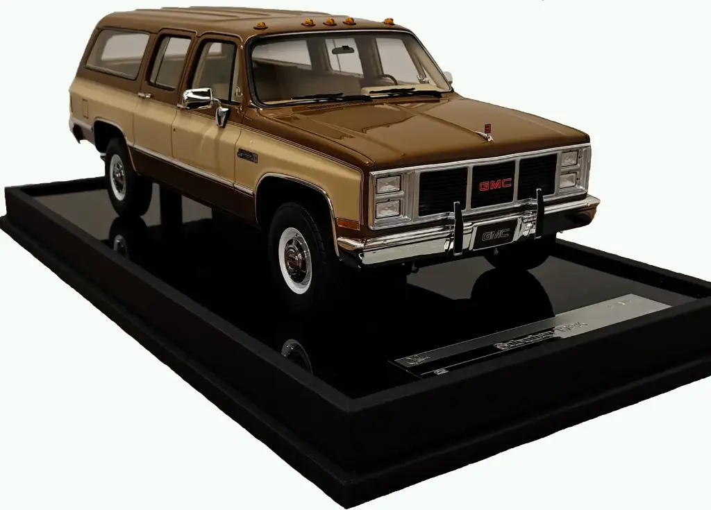 1:18 Scale Model - GMC Suburban 1986 - Brown w/ Beige - Limited Edition